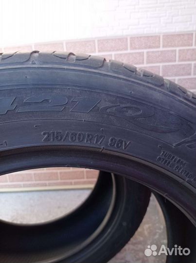 Nitto NT421A 215/60 R17 96V