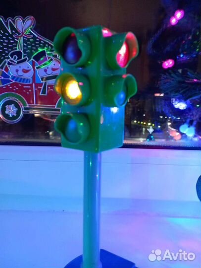 Светофор игрушка
