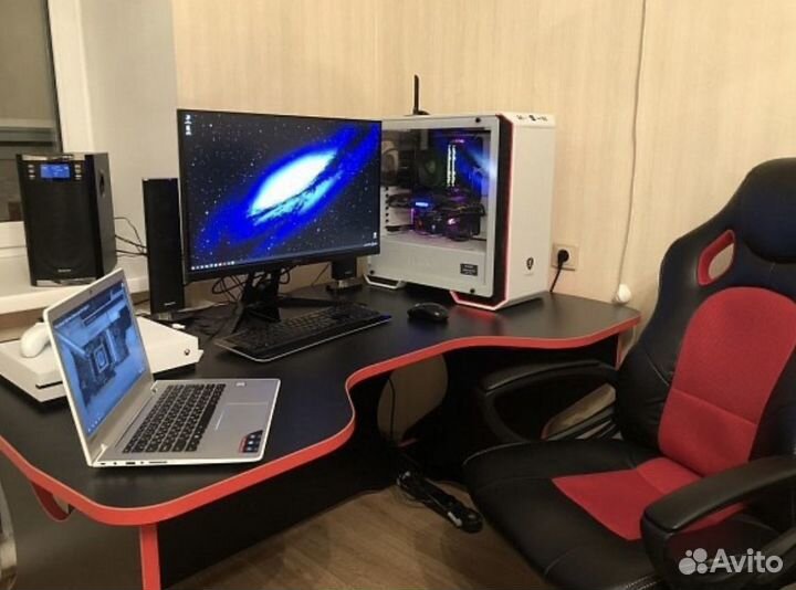 Геймерский (компьютерный) стол