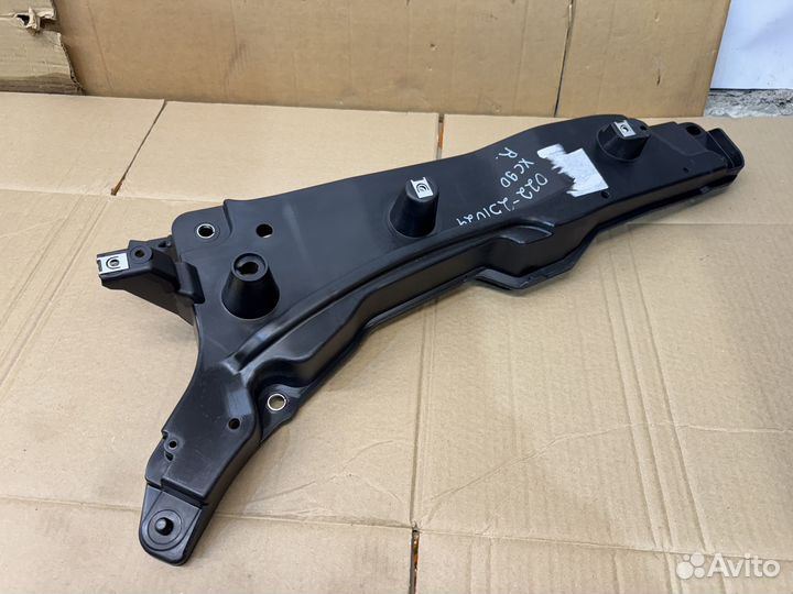 31391778 Кронштейн крыла правый Volvo XC90