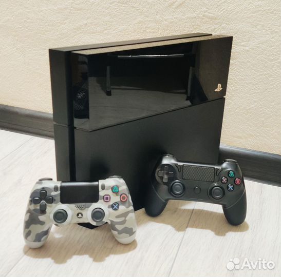 PS4 + 30 Игр + 2 Джойстика + P.T