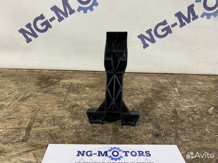 Крепление домкрата Toyota Mark II JZX90