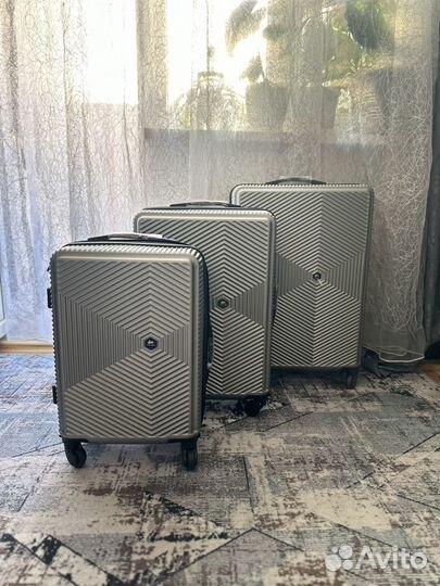 Комплект из 3 чемоданов