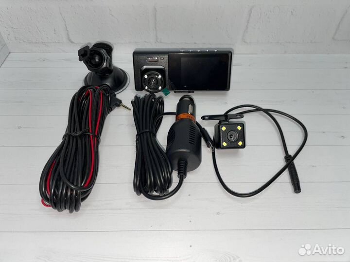 Bидeopeгистратoр 3 камеры