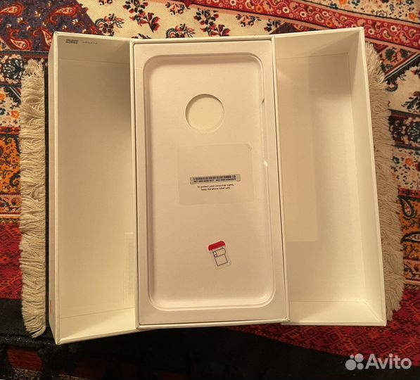 Коробка от huawei p10