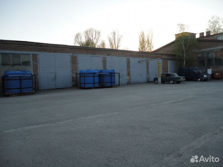 Емкости в обрешетке 10000л