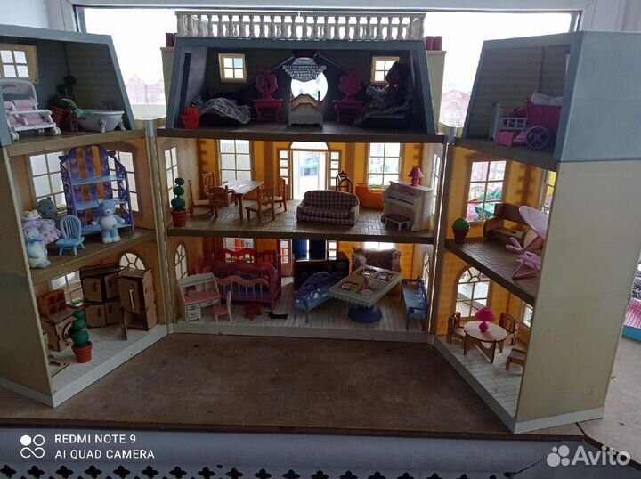 Игрушка дом со светом