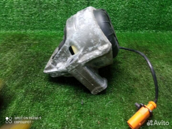 Подушка двигателя правая Audi A4 (B8) (2007-2015)