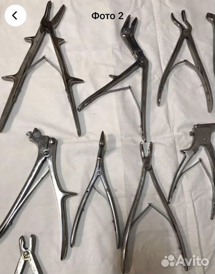 Пинцет медицинский и другой мед инструмент