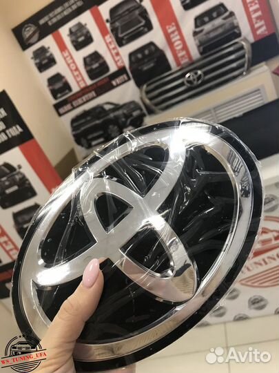 Эмблема toyota Land Cruiser H555