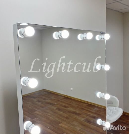 Напольное зеркало