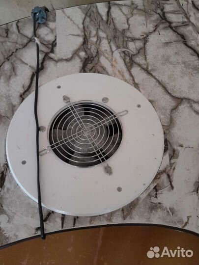 Стол для маникюра с вытяжкой