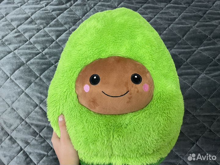 Большая игрушка авокадо