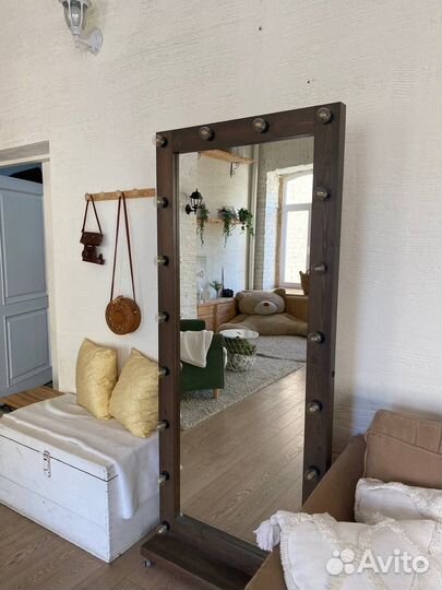 Зеркало напольное