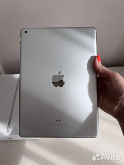 Планшет apple iPad 6 поколения 32Гб и Pensil