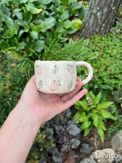 Кружка керамическая с клубникой