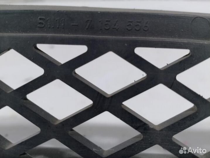 Решетка в бампер центральная 2005-2012 BMW E90