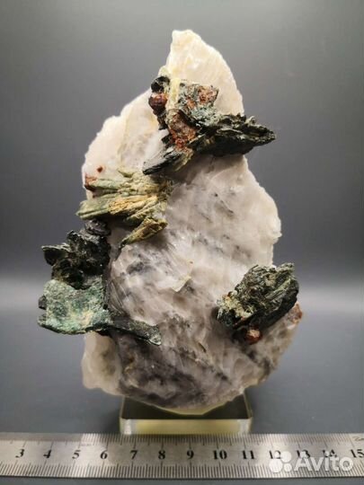 Диопсид, гранат, клинохлор, кальцит. Ахматовская