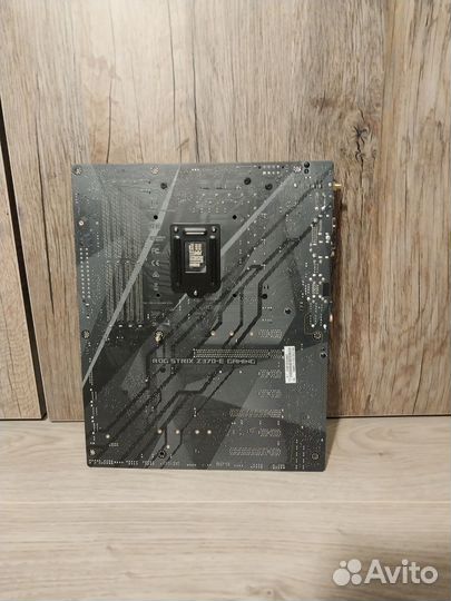 Материнская плата asus Z370-E + SSD на 256 гб