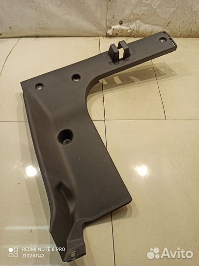 Накладка багажника (правая) (Kia K5 III)