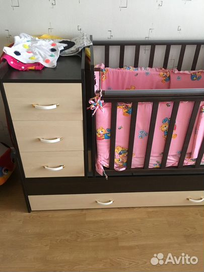 Детская кровать с маятником и комодом