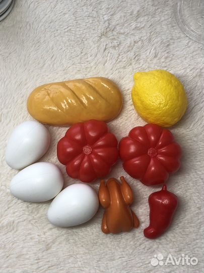 Детская кухня с посудой