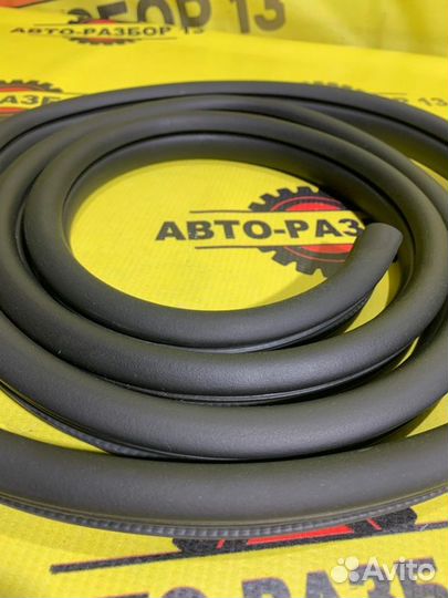 Уплотнитель в проем задний правый Kia Rio 3 QB