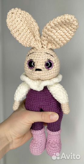 Вязаная игрушка Зайчик