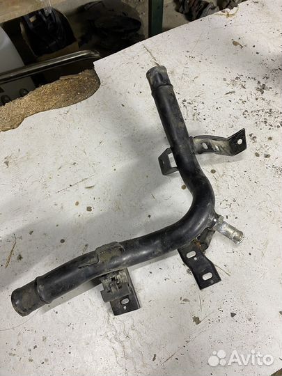 Патрубок системы охлаждерия пежо 206