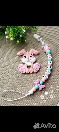 Именные держатели для пустышек с прорезывателем