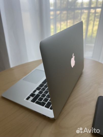 Apple MacBook Air 13 i5/8gb/SSD отличное состояние