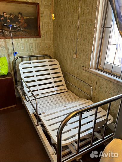 Медицинская кровать для лежачих больных