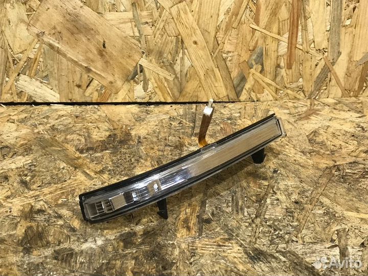 Повторитель поворотника в правое зеркало LADA 2110