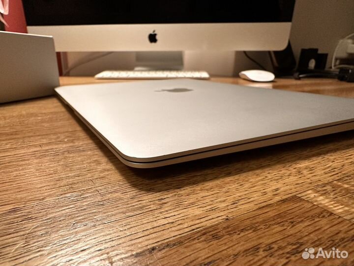 Macbook Air 2020 i3 256гб