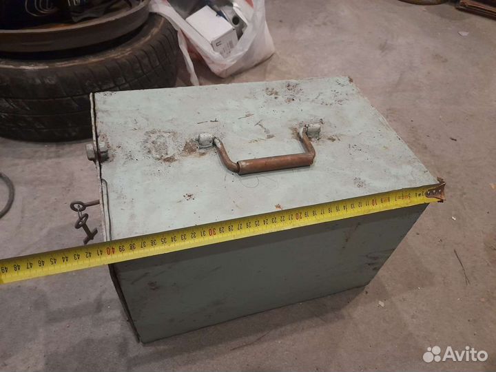 Сейф металлический