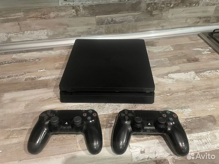 Sony ps4 slim 1tb +2 джойстика + игры