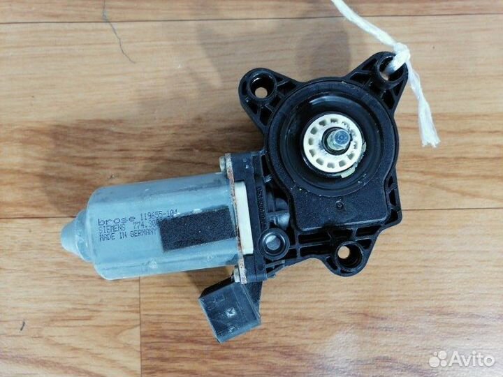 Мотор стеклоподъемника задний левый Mercedes-Benz