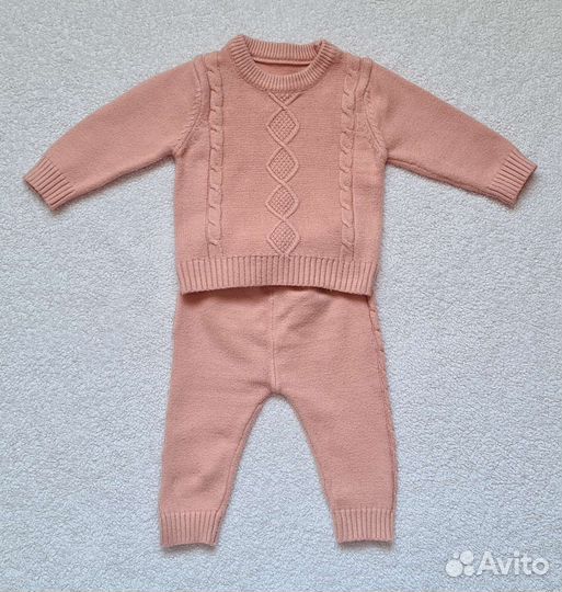 Вязаный костюмчик для девочки