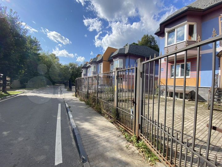 Таунхаус 296,2 м² на участке 4 сот.