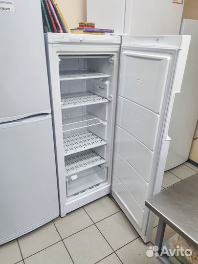 Морозильный шкаф Indesit