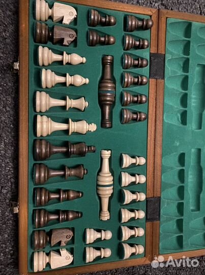 Шахматы с подписью Сергея Карякина