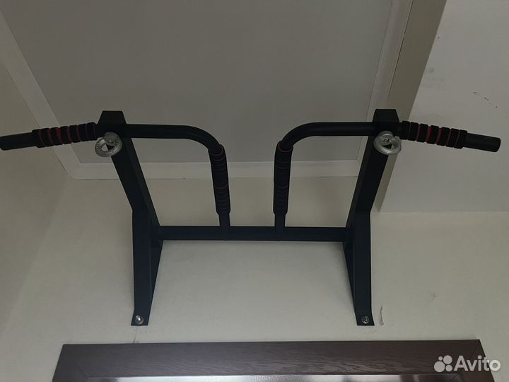 Турник настенный