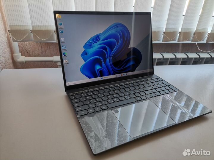 Ноутбук новый 16.3