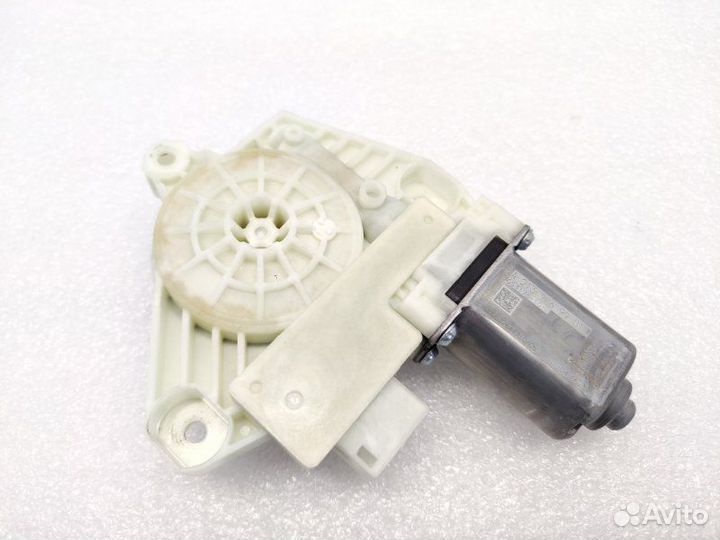 Моторчик стеклоподъемника передний левый