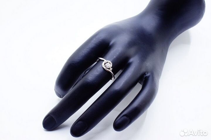 Золотое колечко с бриллиантами размер 17,5