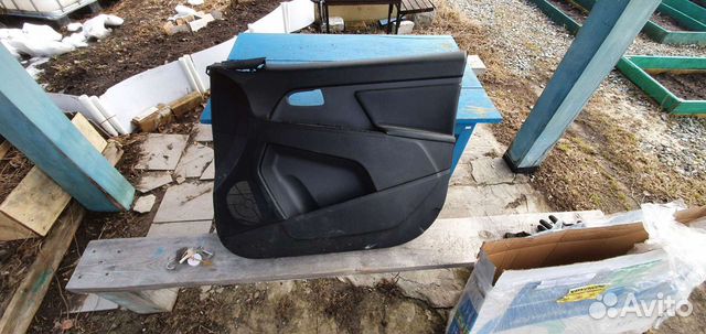 Обшивка правой передней двери на sportage