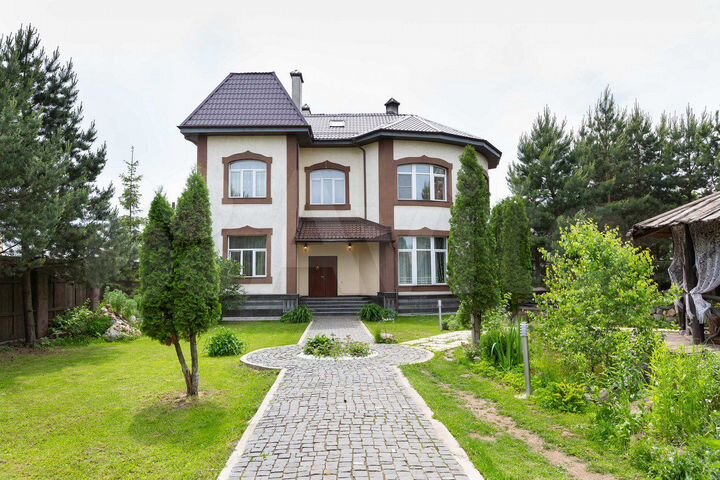 Коттедж 550 м² на участке 13 сот.