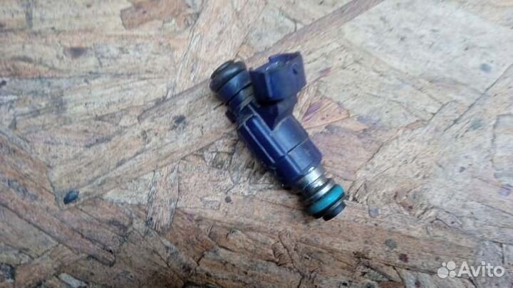 Форсунка топливная Nissan X-Trail T30 2.0