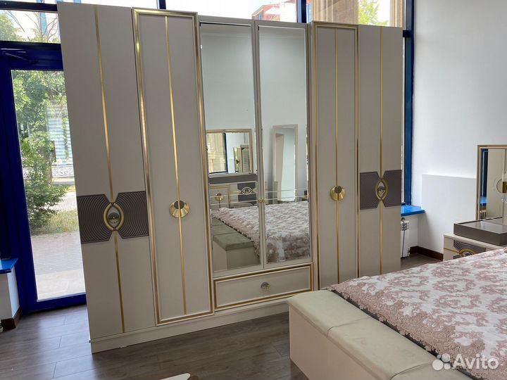 Спальный гарнитур