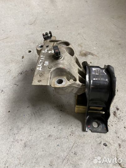 Опора двигателя правая Renault Duster I рестайлинг